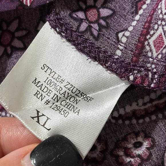 Brian & Em size XL Lemmy v-neck hi low top roll tab sleeves dark purple women’s - Picture 6 of 10